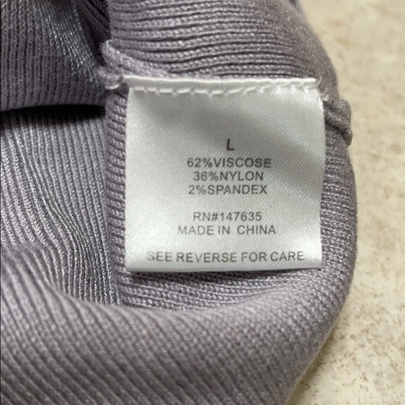 ROMEO & JULIET COUTURE RUFFLE SLEEVES LAVENDER CROP SWEATER - Picture 9 of 10